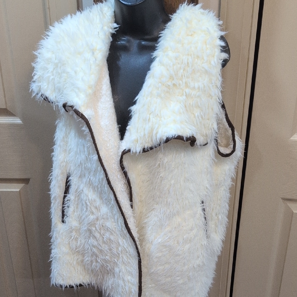 Women's Cream Faux Fur Vest Size Xl